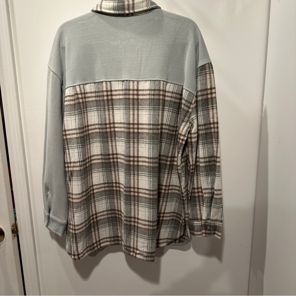 NEW Women’s Plaid and Solid Shirt - 1X - Picture 7 of 8